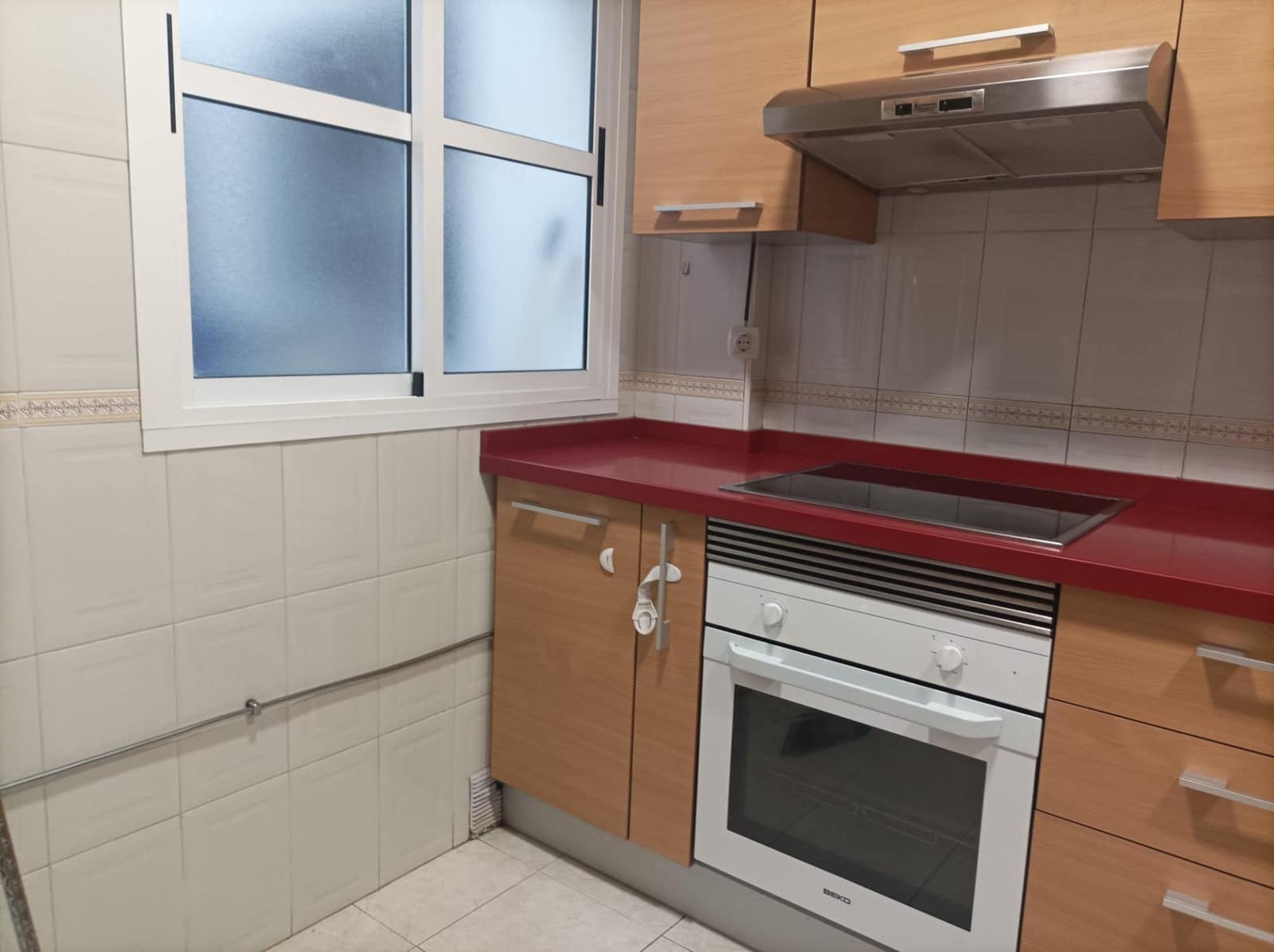 3 soveværelse Lejlighed til leje i Granada by med garage - € 850 (Ref: 6774751)