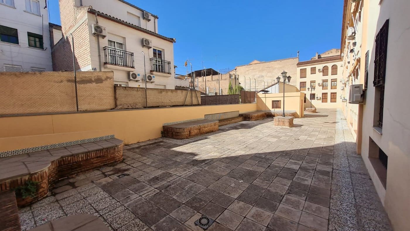 3 soveværelse Lejlighed til leje i Granada by med garage - € 850 (Ref: 6774751)