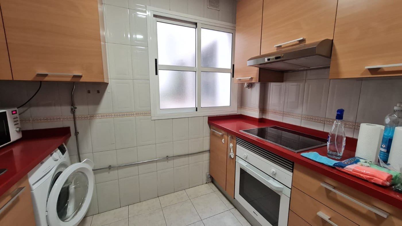 3 soveværelse Lejlighed til leje i Granada by med garage - € 850 (Ref: 6774751)