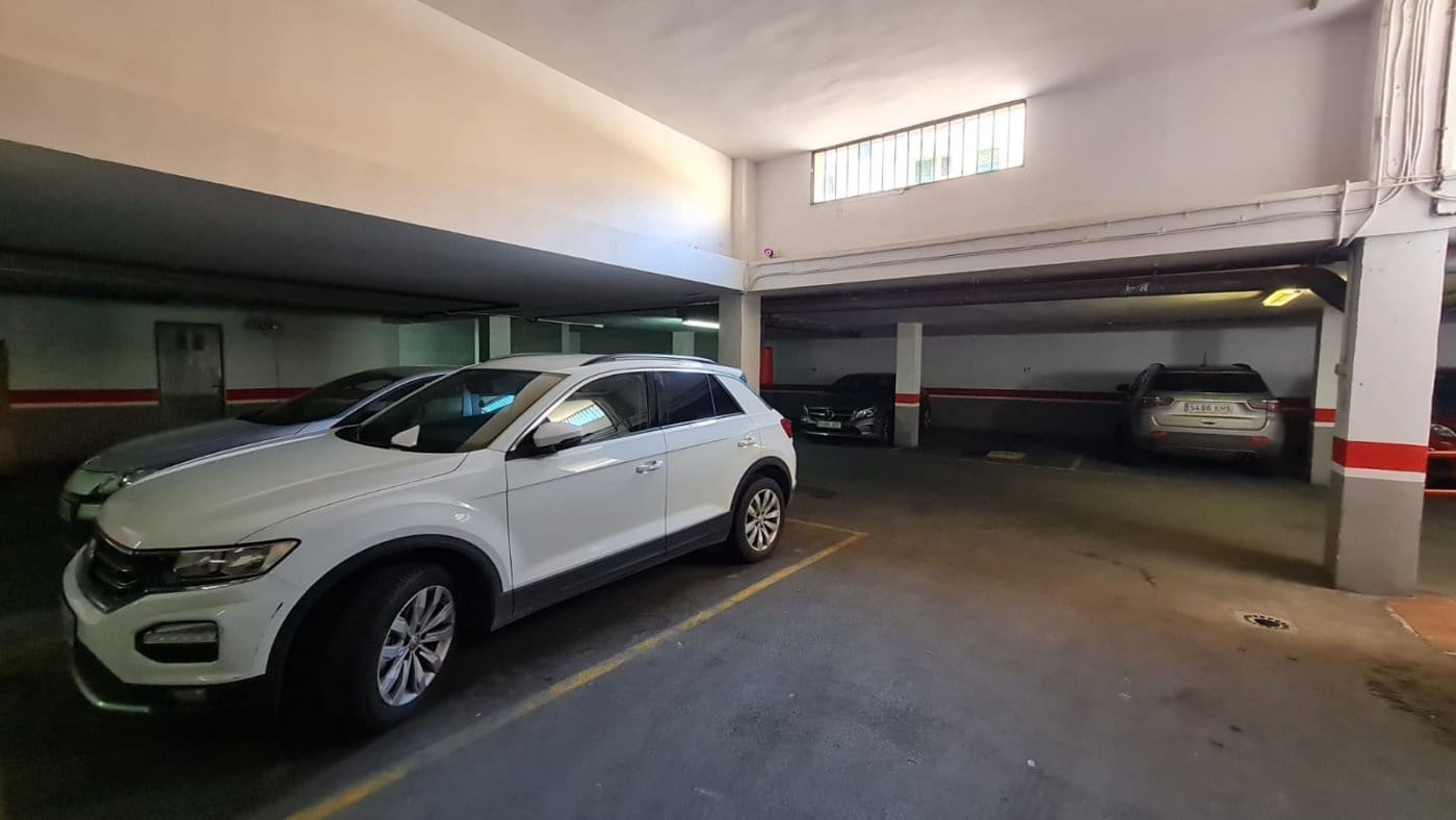 3 soveværelse Lejlighed til leje i Granada by med garage - € 850 (Ref: 6774751)