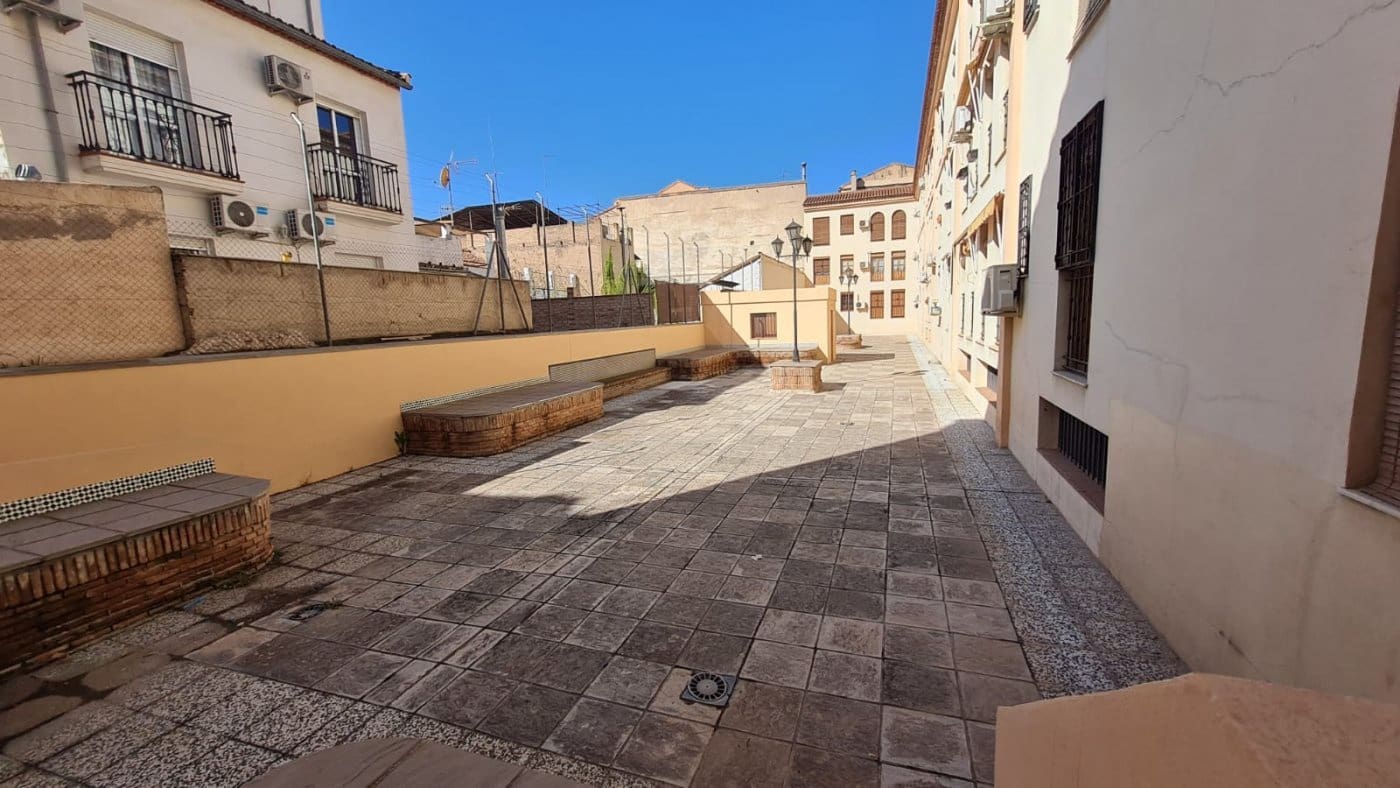 3 soveværelse Lejlighed til leje i Granada by med garage - € 850 (Ref: 6774751)