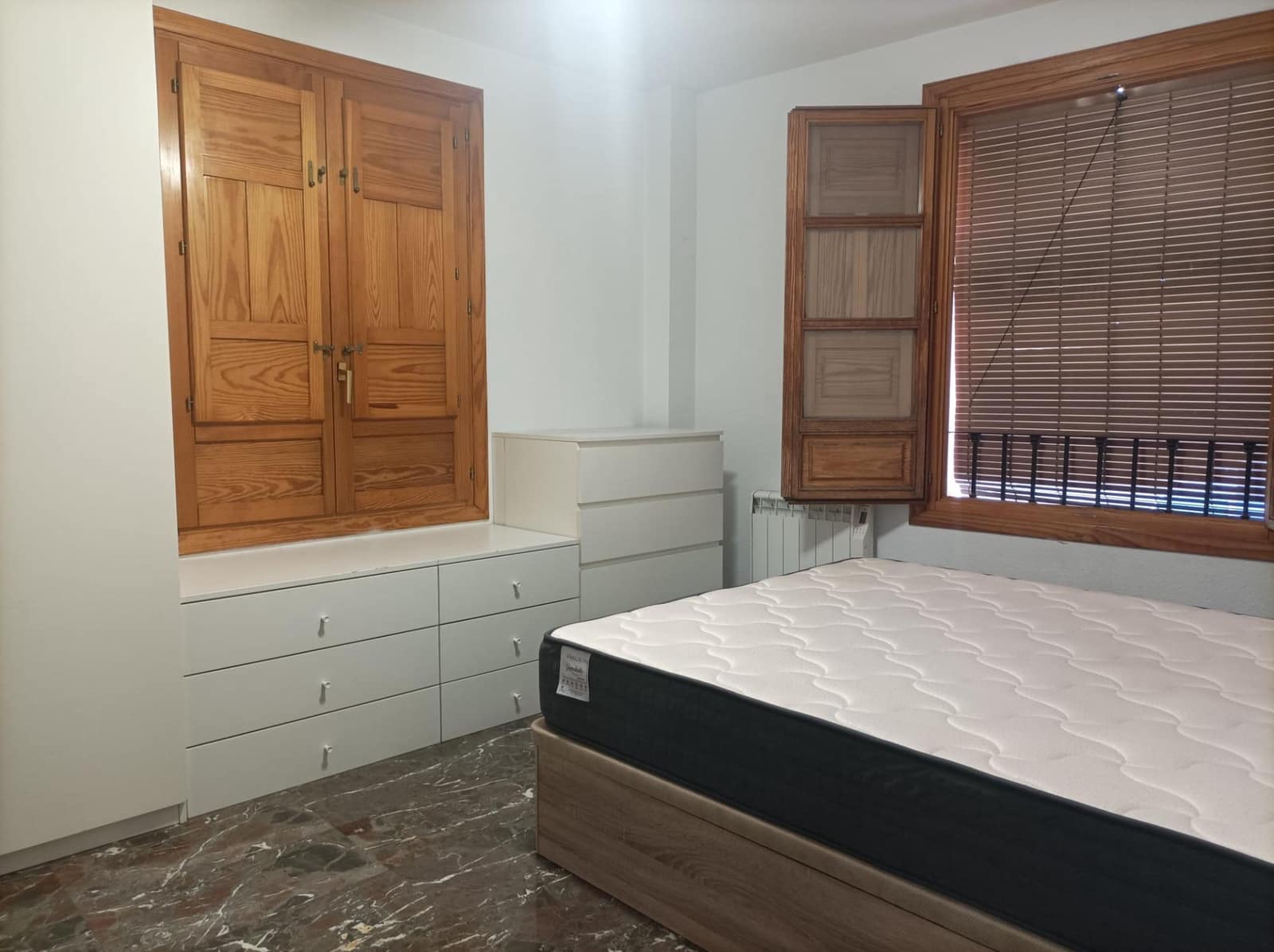 3 soveværelse Lejlighed til leje i Granada by med garage - € 850 (Ref: 6774751)