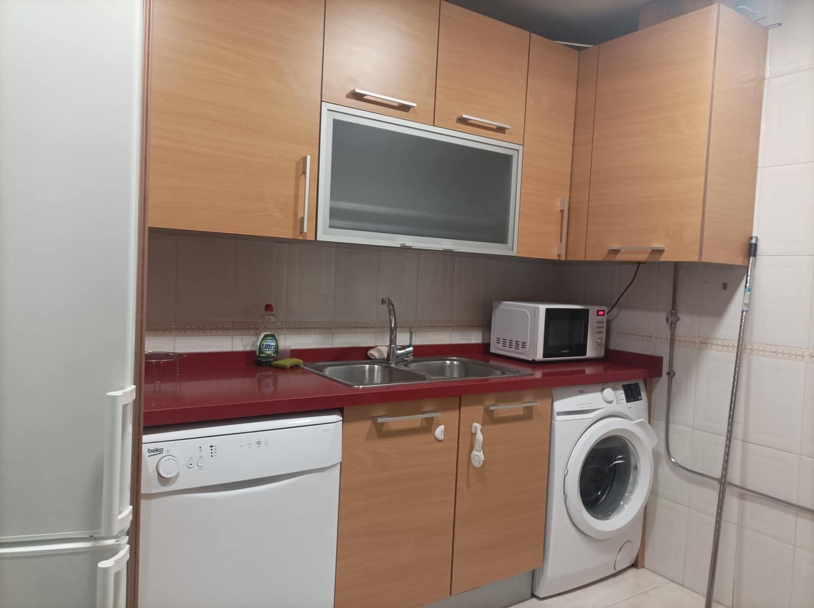 3 soveværelse Lejlighed til leje i Granada by med garage - € 850 (Ref: 6774751)