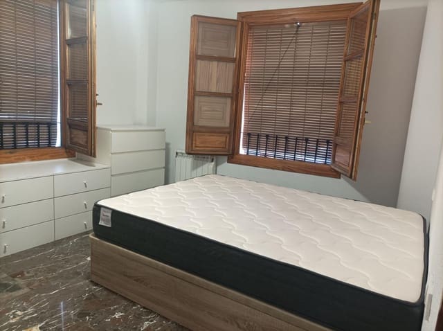 3 Zimmer Wohnung zu vermieten in Granada Stadt mit Garage - 850 € (Ref: 6774751)
