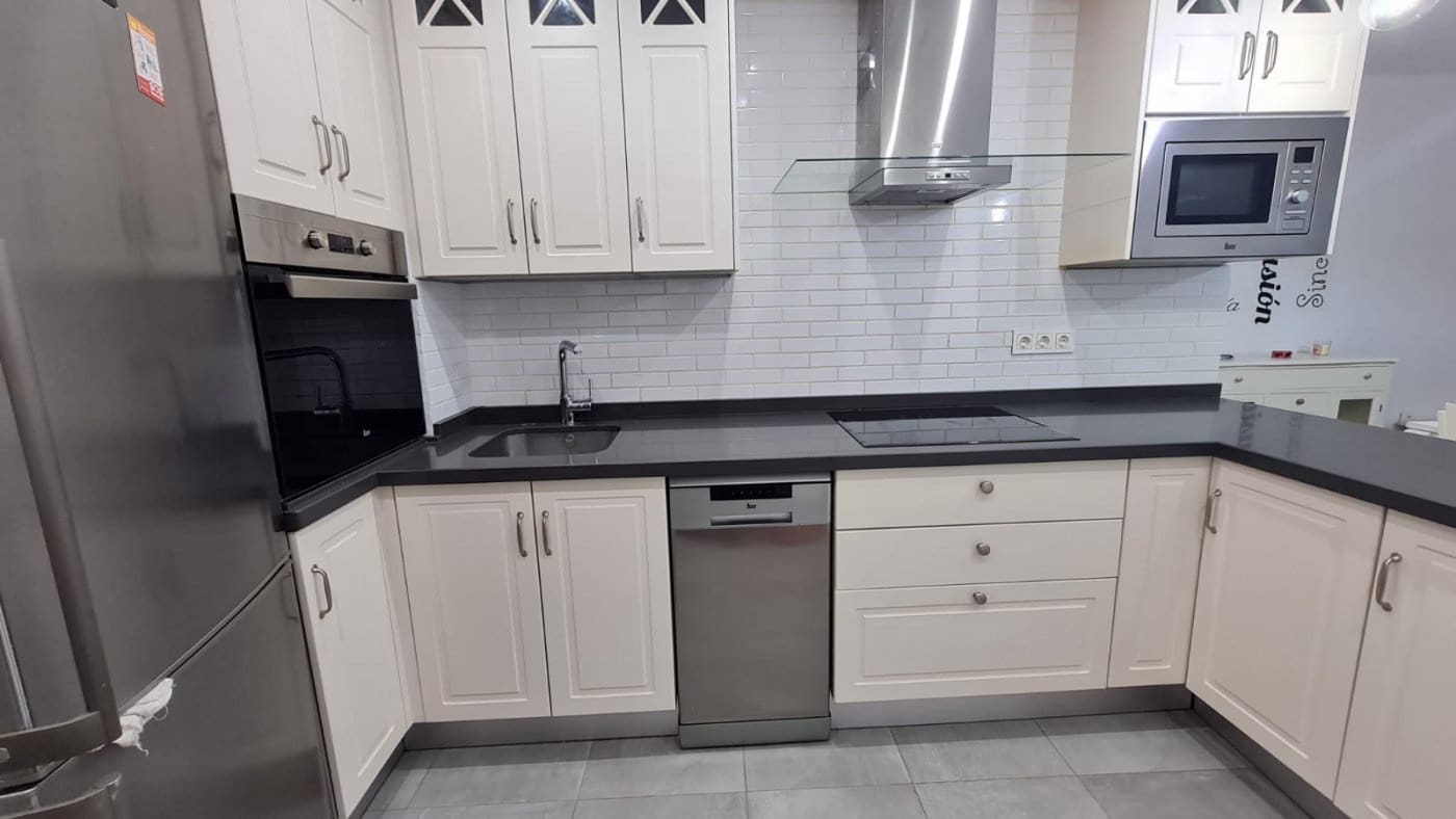 2 sovrum Lägenhet att hyra i Granada stad - 890 € (Ref: 6808028)