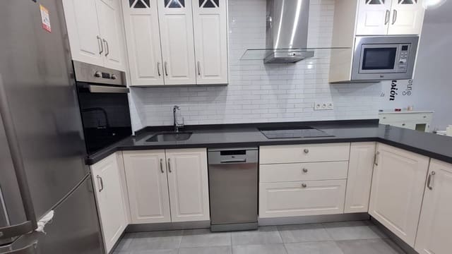 2 sovrum Lägenhet att hyra i Granada stad - 890 € (Ref: 6808028)