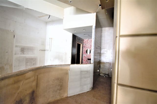 Erhverv til leje i Granada by - € 700 (Ref: 6980464)
