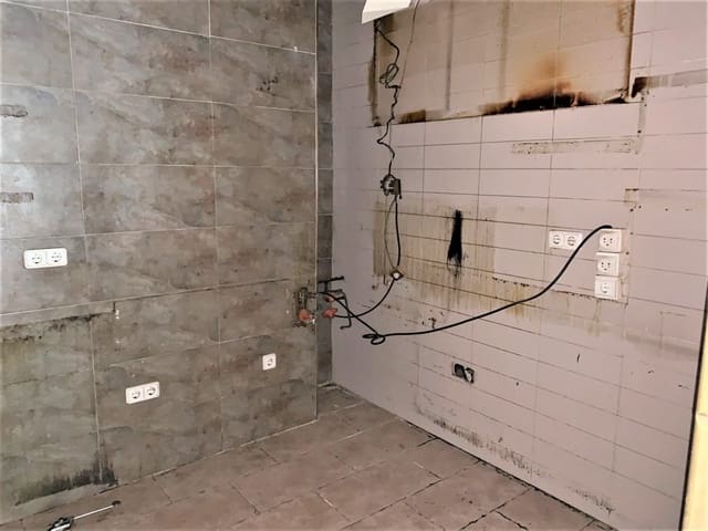 Erhverv til leje i Granada by - € 700 (Ref: 6980464)