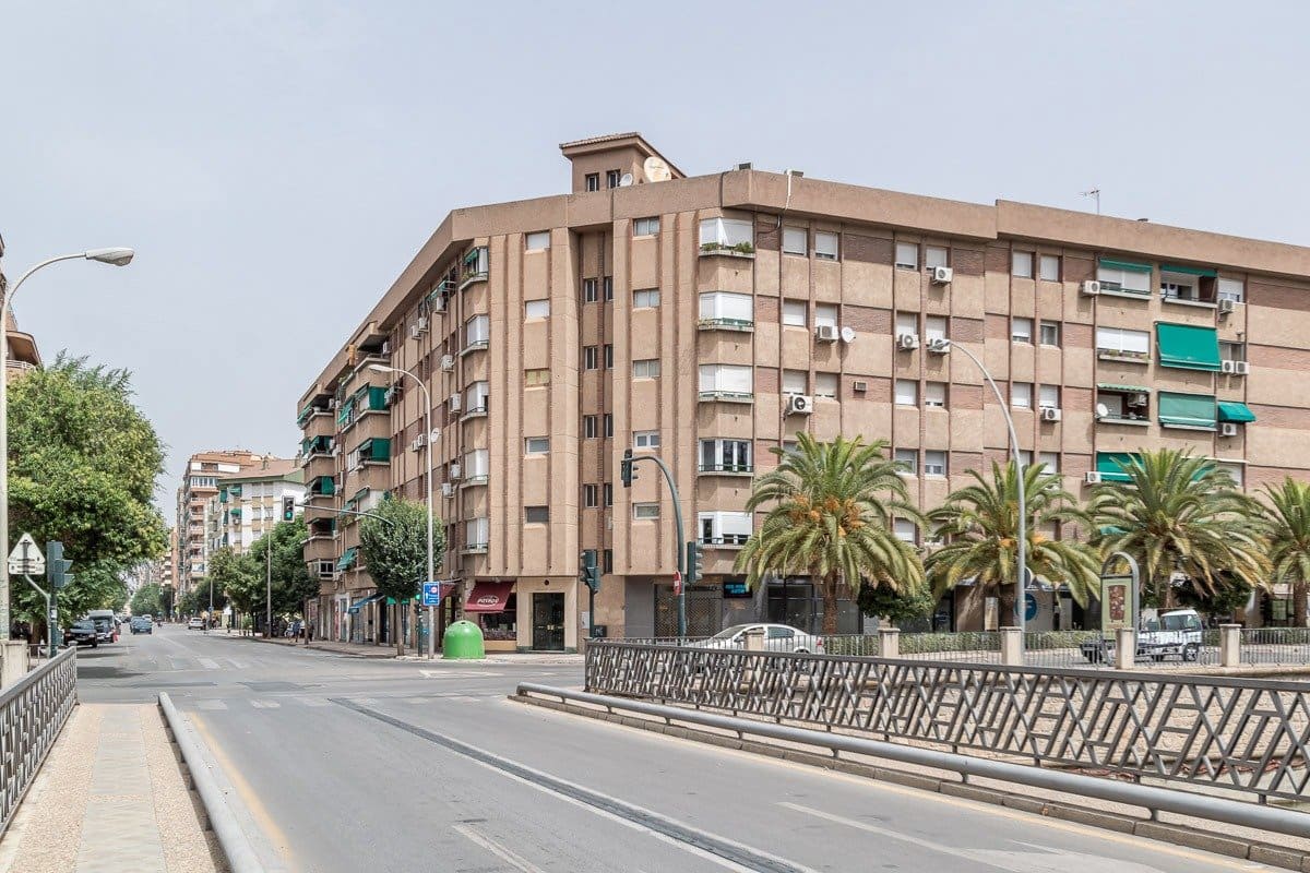 Erhverv til salg i Granada by - € 99.000 (Ref: 7024657)