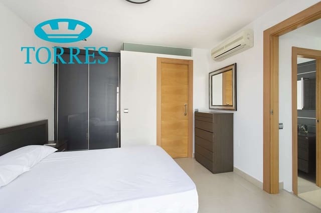 3 bedroom Penthouse for rent in Centro, Granada city - € 1,300 (Ref: 7213491)