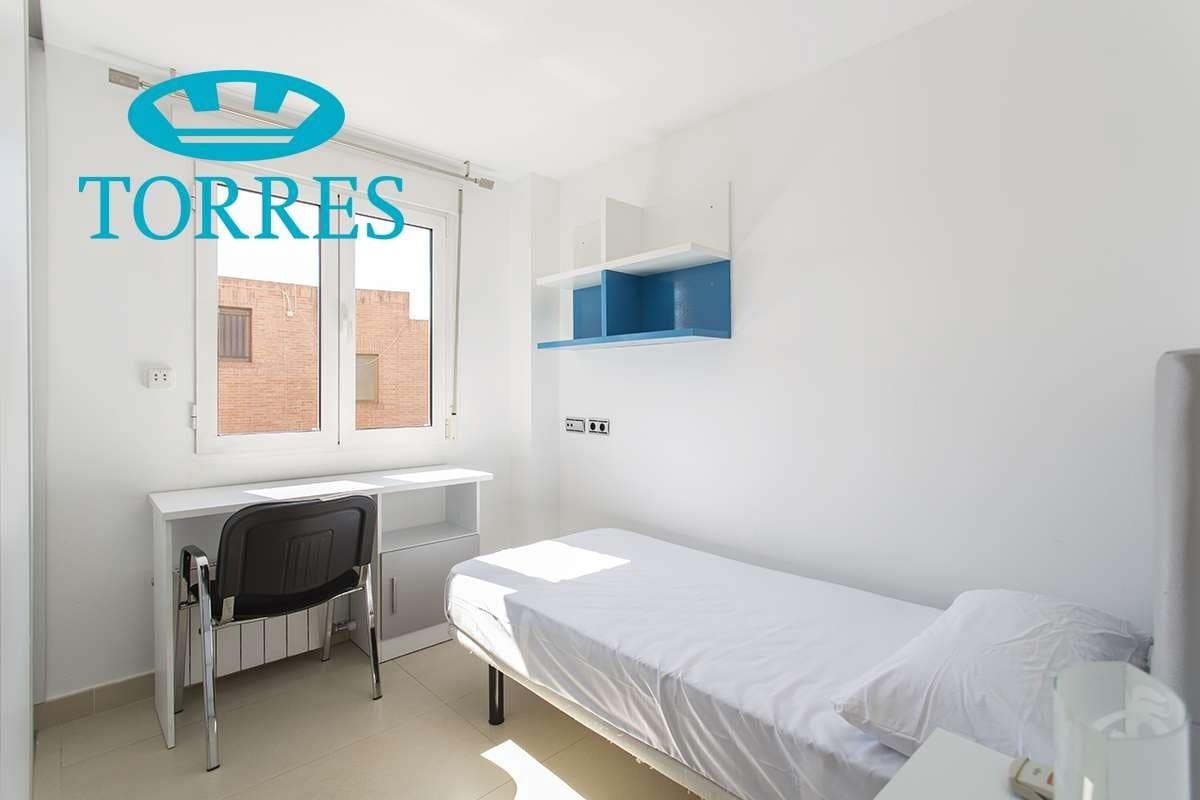 3 bedroom Penthouse for rent in Granada city - € 1,300 (Ref: 7213491)