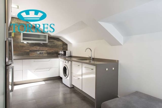 3 bedroom Penthouse for rent in Centro, Granada city - € 1,300 (Ref: 7213491)