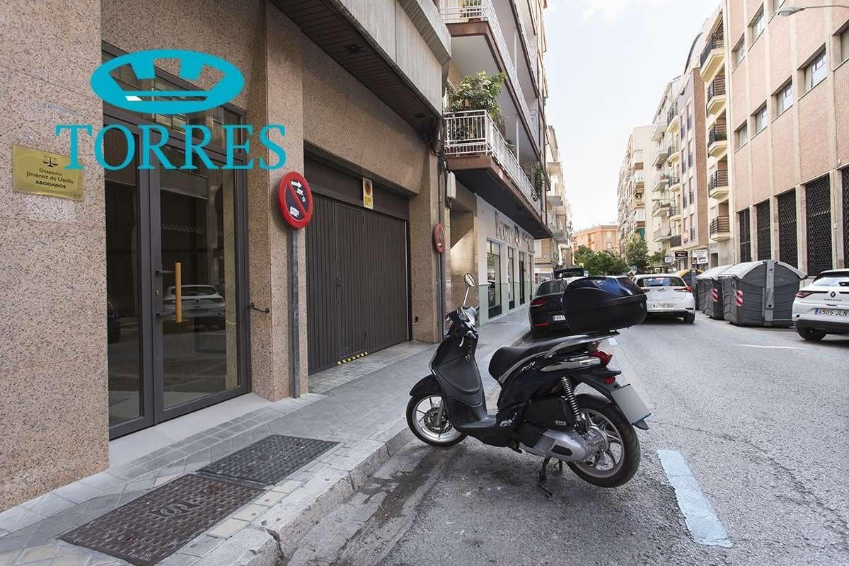 3 bedroom Penthouse for rent in Granada city - € 1,300 (Ref: 7213491)