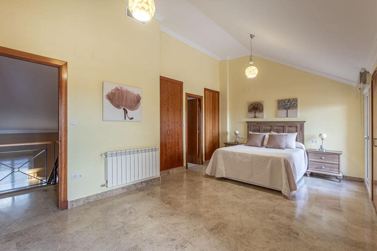 4 soveværelse Villa til leje i Otura med garage - € 1.400 (Ref: 7218889)