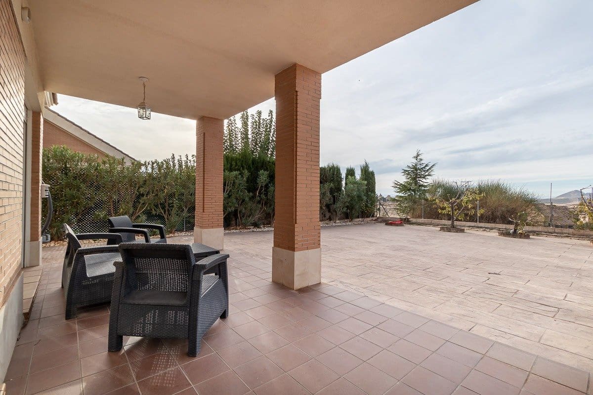 4 soveværelse Villa til leje i Otura med garage - € 1.400 (Ref: 7218889)