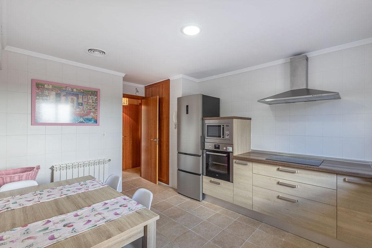 4 soveværelse Villa til leje i Otura med garage - € 1.400 (Ref: 7218889)