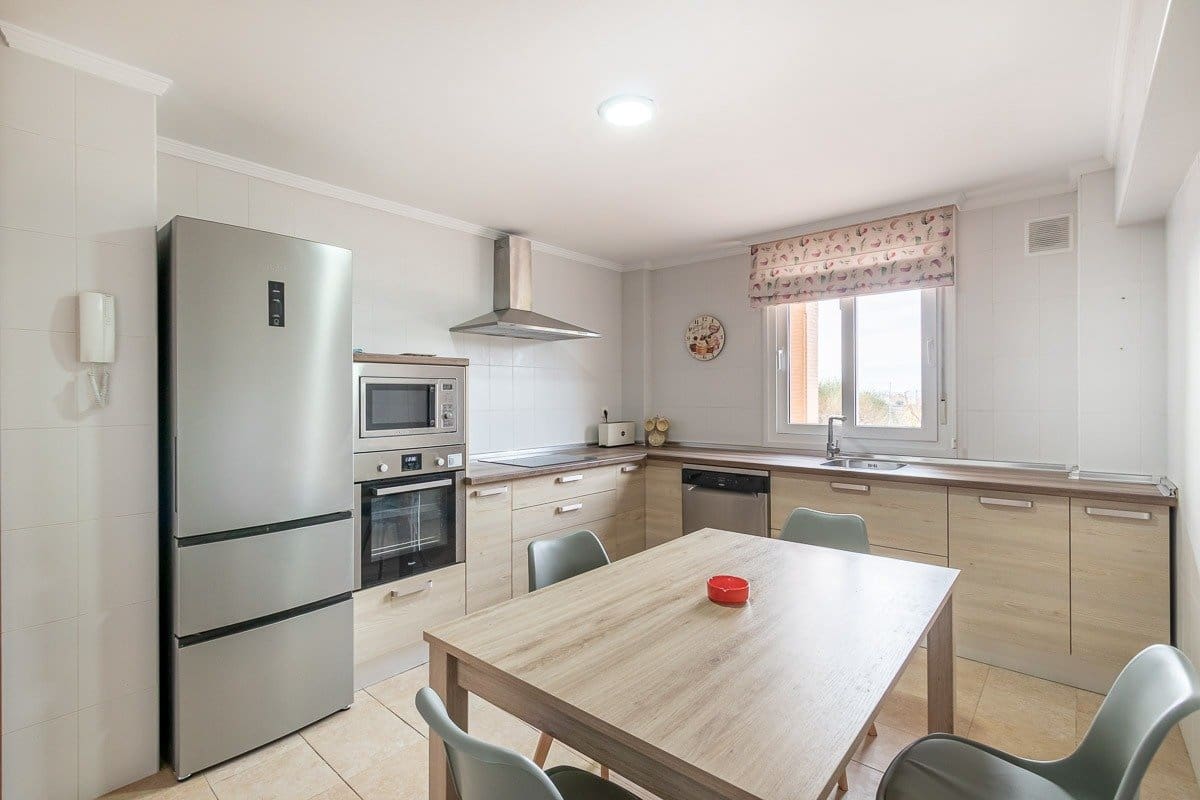 4 soveværelse Villa til leje i Otura med garage - € 1.400 (Ref: 7218889)