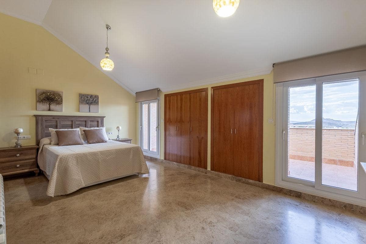 4 soveværelse Villa til leje i Otura med garage - € 1.400 (Ref: 7218889)