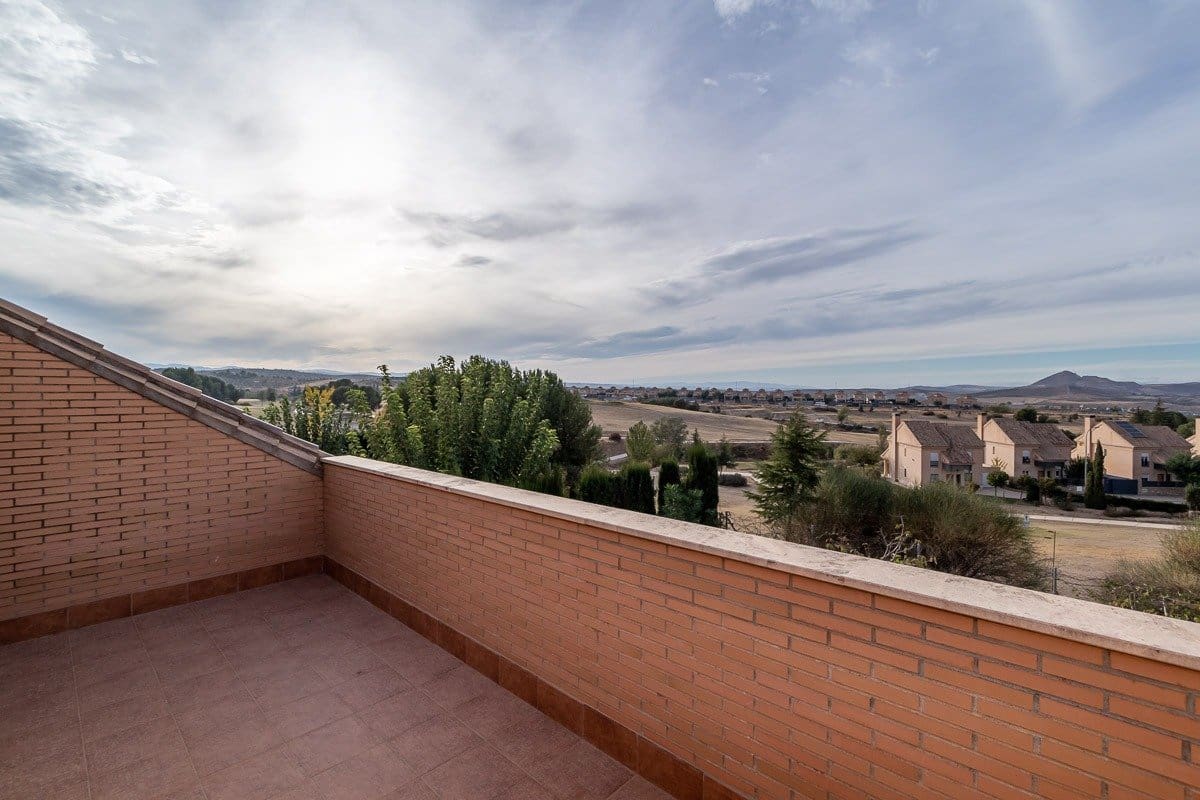 4 soveværelse Villa til leje i Otura med garage - € 1.400 (Ref: 7218889)