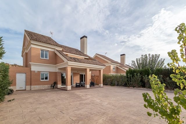 4 camera da letto Villa da affittare in Otura con garage - 1.400 € (Rif: 7218889)