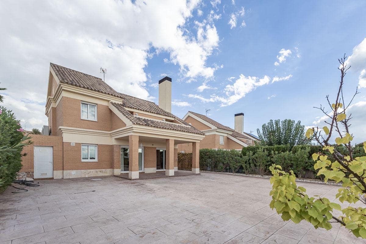 4 soveværelse Villa til leje i Otura med garage - € 1.400 (Ref: 7218889)