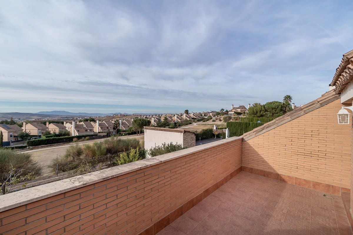 4 soveværelse Villa til leje i Otura med garage - € 1.400 (Ref: 7218889)