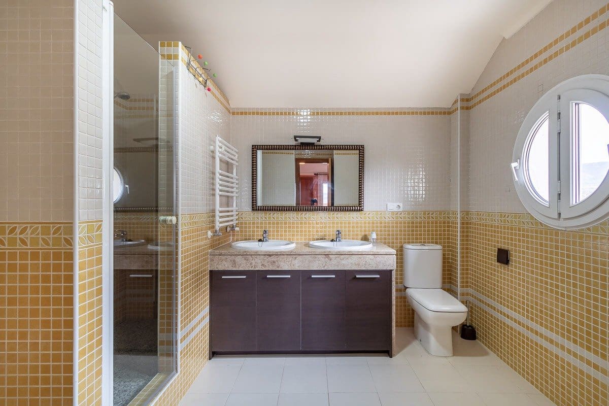 4 soveværelse Villa til leje i Otura med garage - € 1.400 (Ref: 7218889)