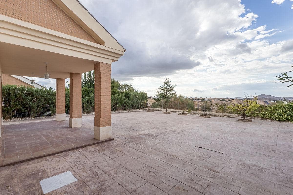 4 soveværelse Villa til leje i Otura med garage - € 1.400 (Ref: 7218889)