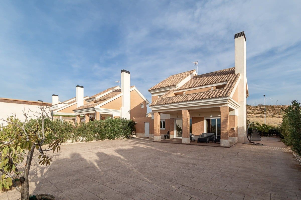 4 soveværelse Villa til leje i Otura med garage - € 1.400 (Ref: 7218889)