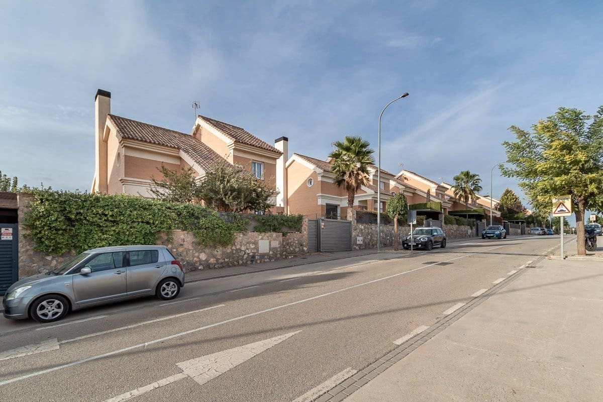 4 soveværelse Villa til leje i Otura med garage - € 1.400 (Ref: 7218889)