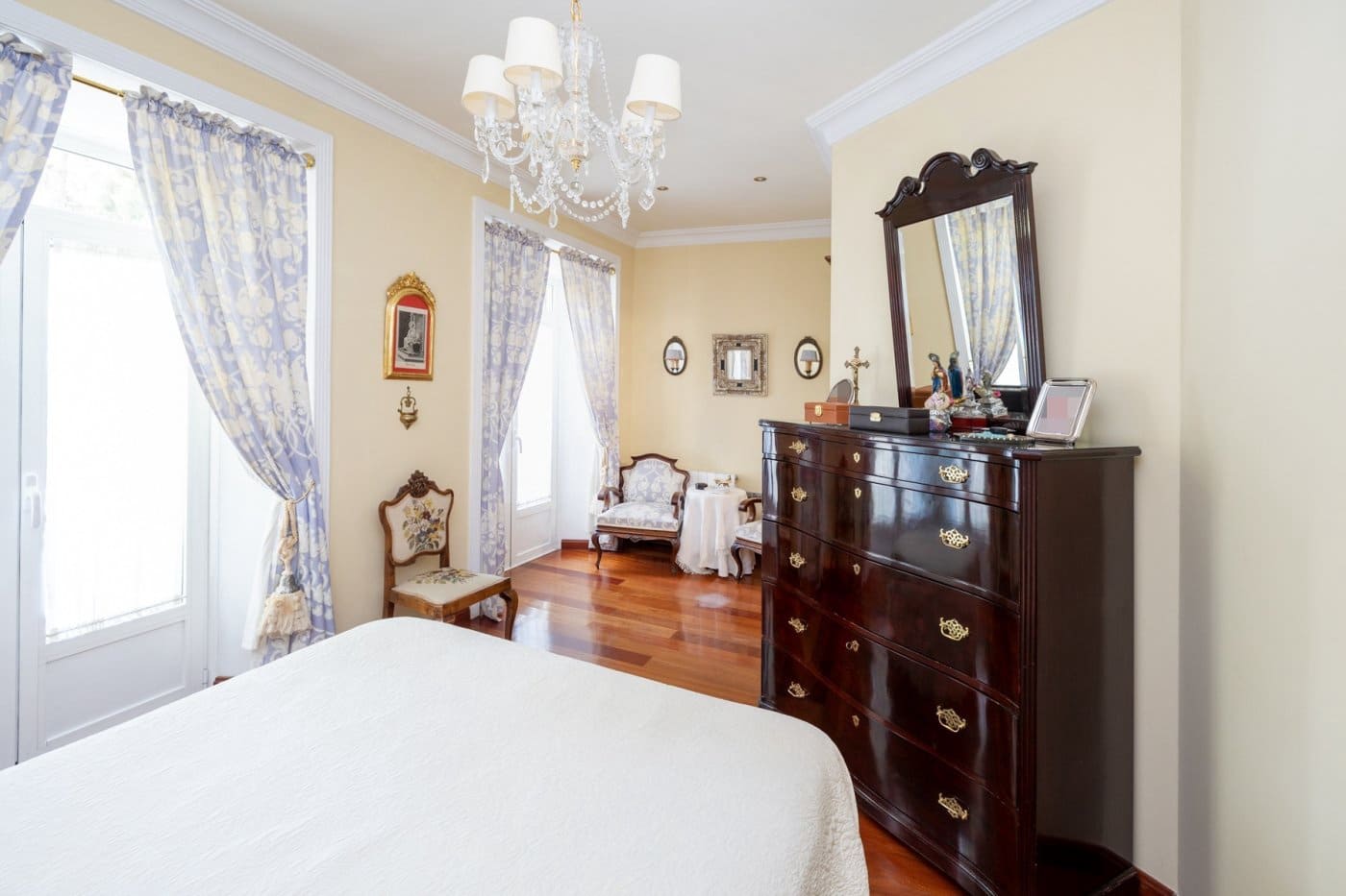 4 soveværelse Byhus til salg i Granada by med garage - € 1.180.000 (Ref: 7257692)