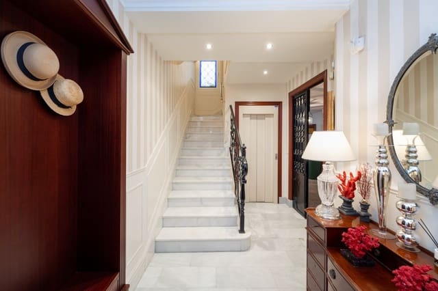 4 soveværelse Byhus til salg i Centro, Granada by med garage - € 1.180.000 (Ref: 7257692)