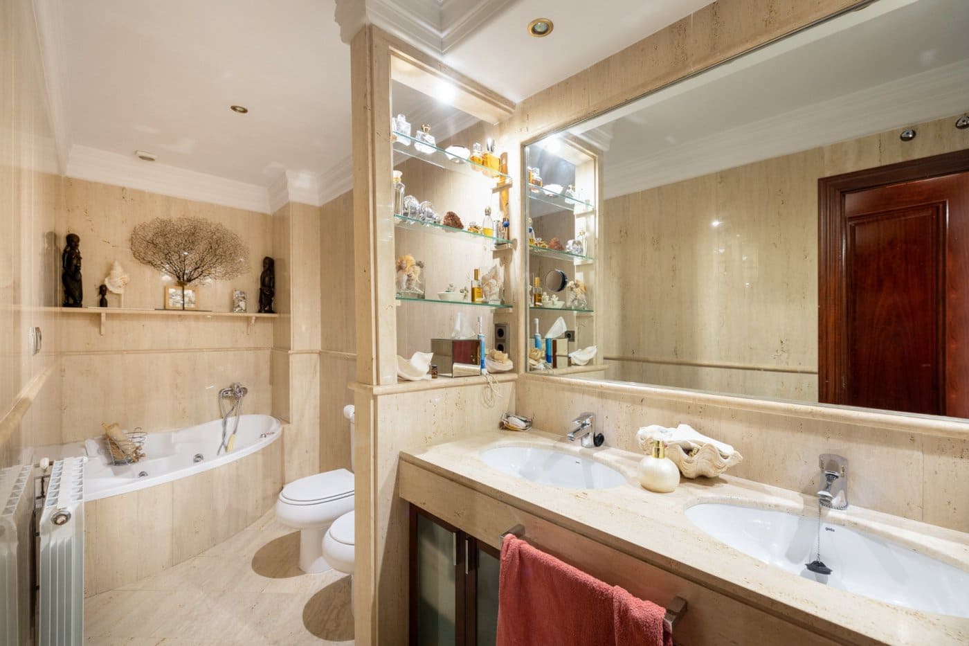 4 soveværelse Byhus til salg i Granada by med garage - € 1.180.000 (Ref: 7257692)