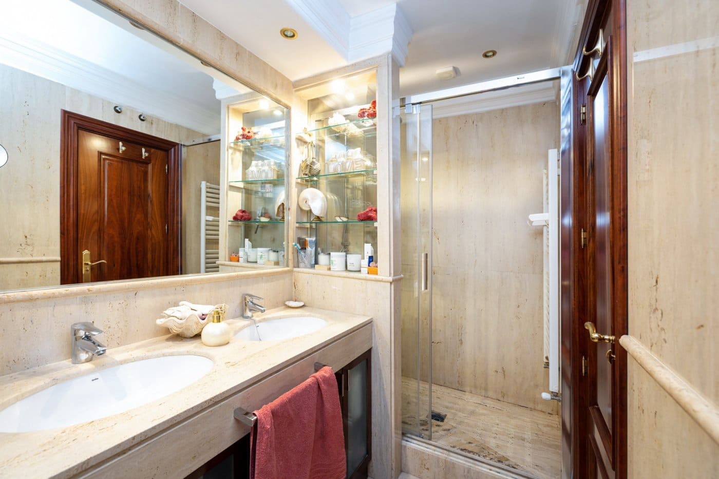 4 soveværelse Byhus til salg i Granada by med garage - € 1.180.000 (Ref: 7257692)