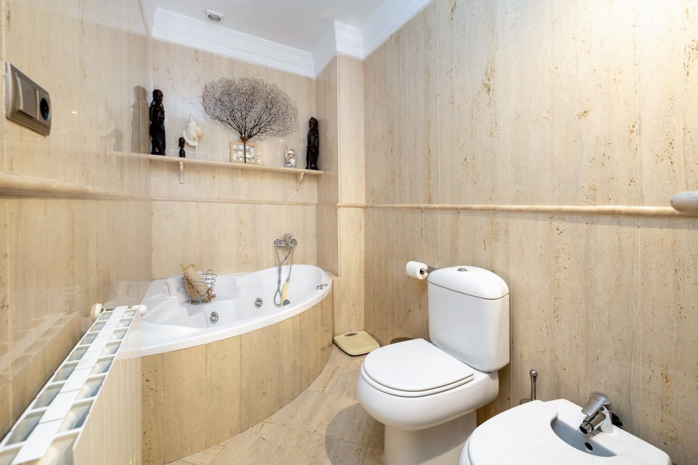 4 soveværelse Byhus til salg i Granada by med garage - € 1.180.000 (Ref: 7257692)