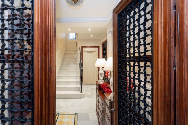 4 soveværelse Byhus til salg i Centro, Granada by med garage - € 1.180.000 (Ref: 7257692)