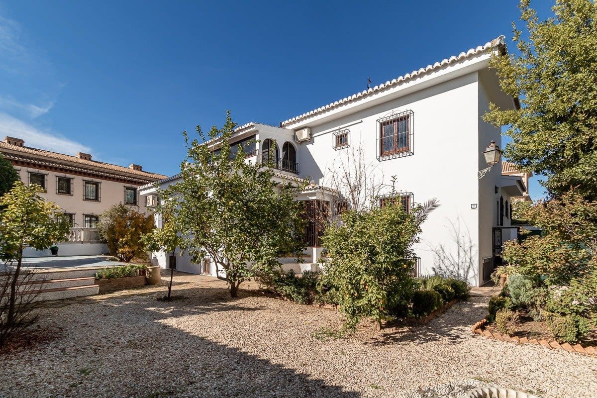 5 soverom Villa til salgs i Granada by med svømmebasseng garasje - € 1 490 000 (Ref: 7310429)