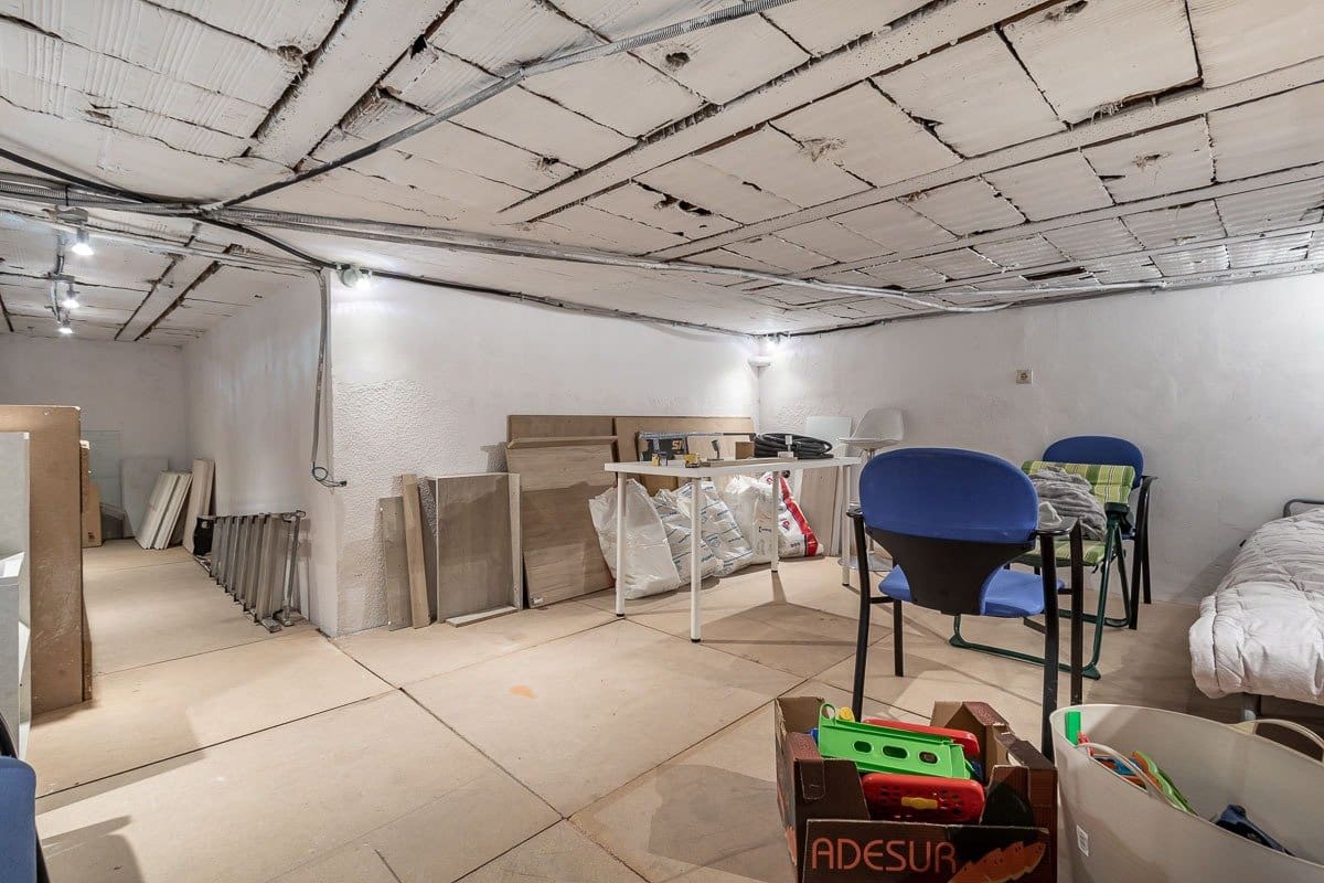 Commercial for sale in Granada city - € 79,000 (Ref: 7325681)