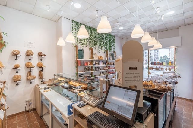 Commercieel te koop in Granada stad - € 79.000 (Ref: 7325681)