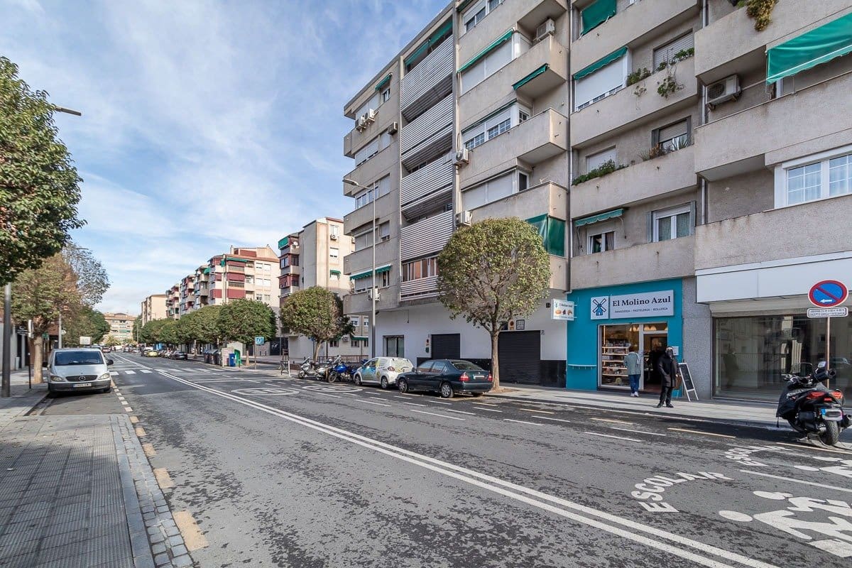 Commercial for sale in Granada city - € 79,000 (Ref: 7325681)