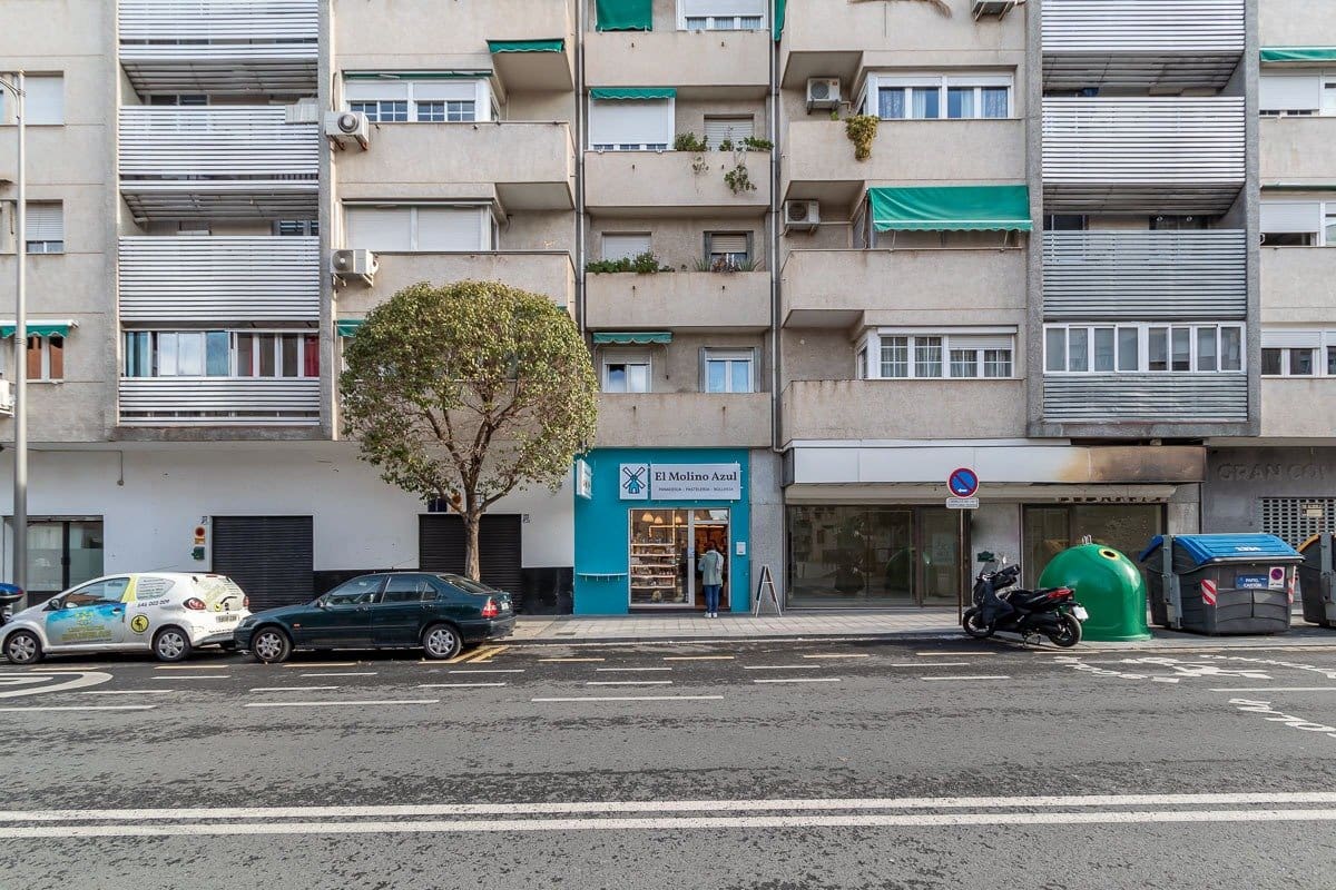 Commercial for sale in Granada city - € 79,000 (Ref: 7325681)