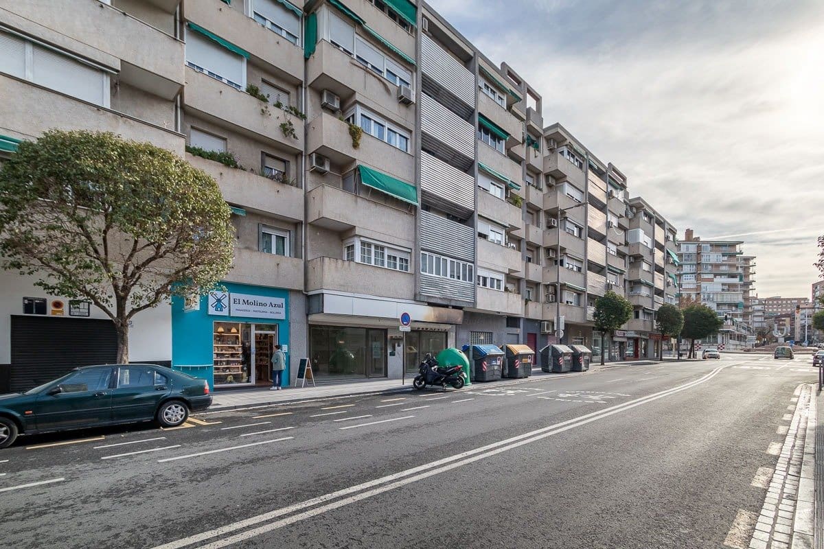 Commercial for sale in Granada city - € 79,000 (Ref: 7325681)