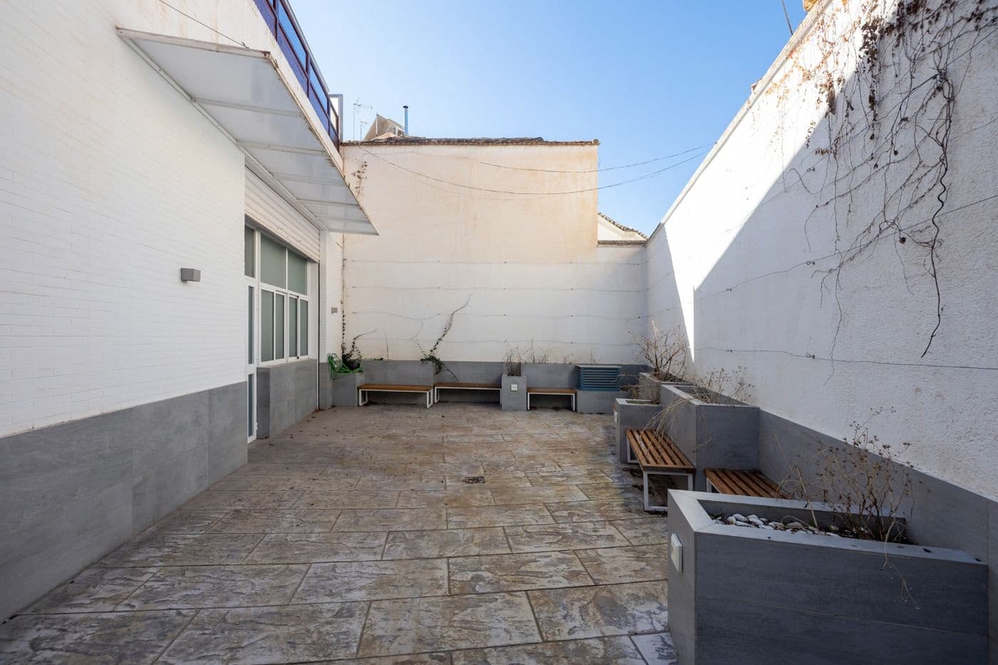 Commercial for sale in Granada city with garage - € 600,000 (Ref: 7367137)