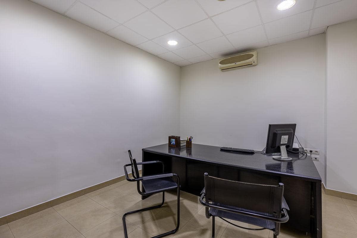 Kontor til leje i Granada by - € 700 (Ref: 7425086)