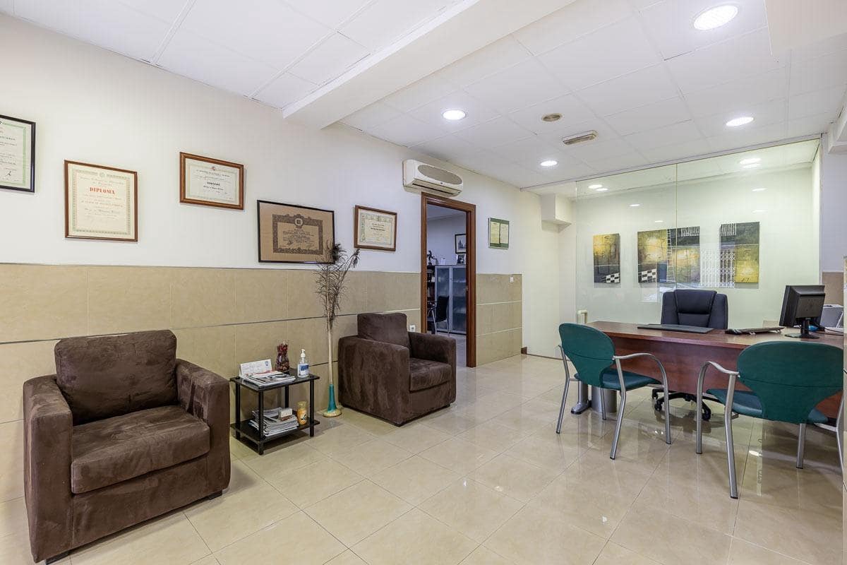 Kontor til leje i Granada by - € 700 (Ref: 7425086)