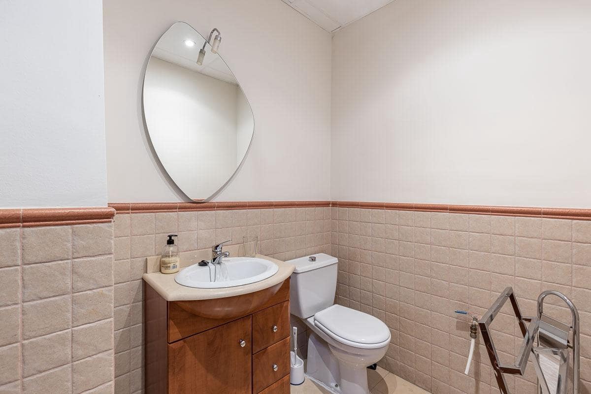 Kontor til leje i Granada by - € 700 (Ref: 7425086)