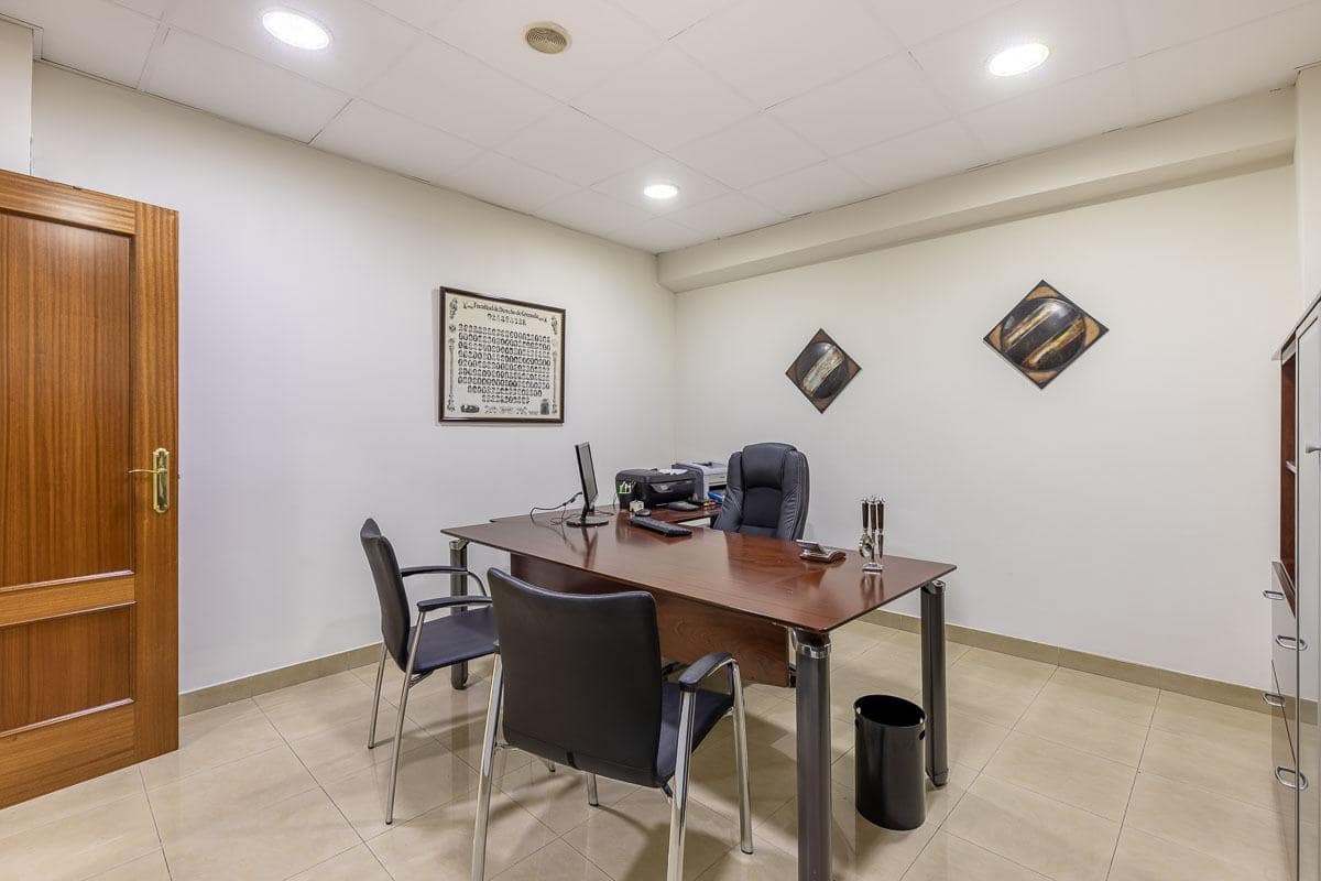 Kontor til leje i Granada by - € 700 (Ref: 7425086)