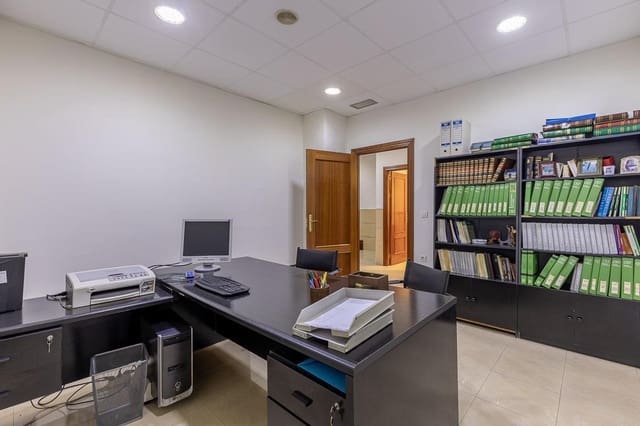 Kontor til leje i Granada by - € 700 (Ref: 7425086)