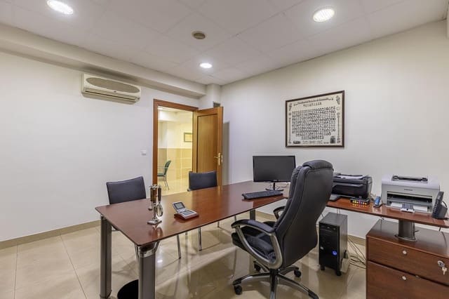 Kontor til leje i Granada by - € 700 (Ref: 7425086)