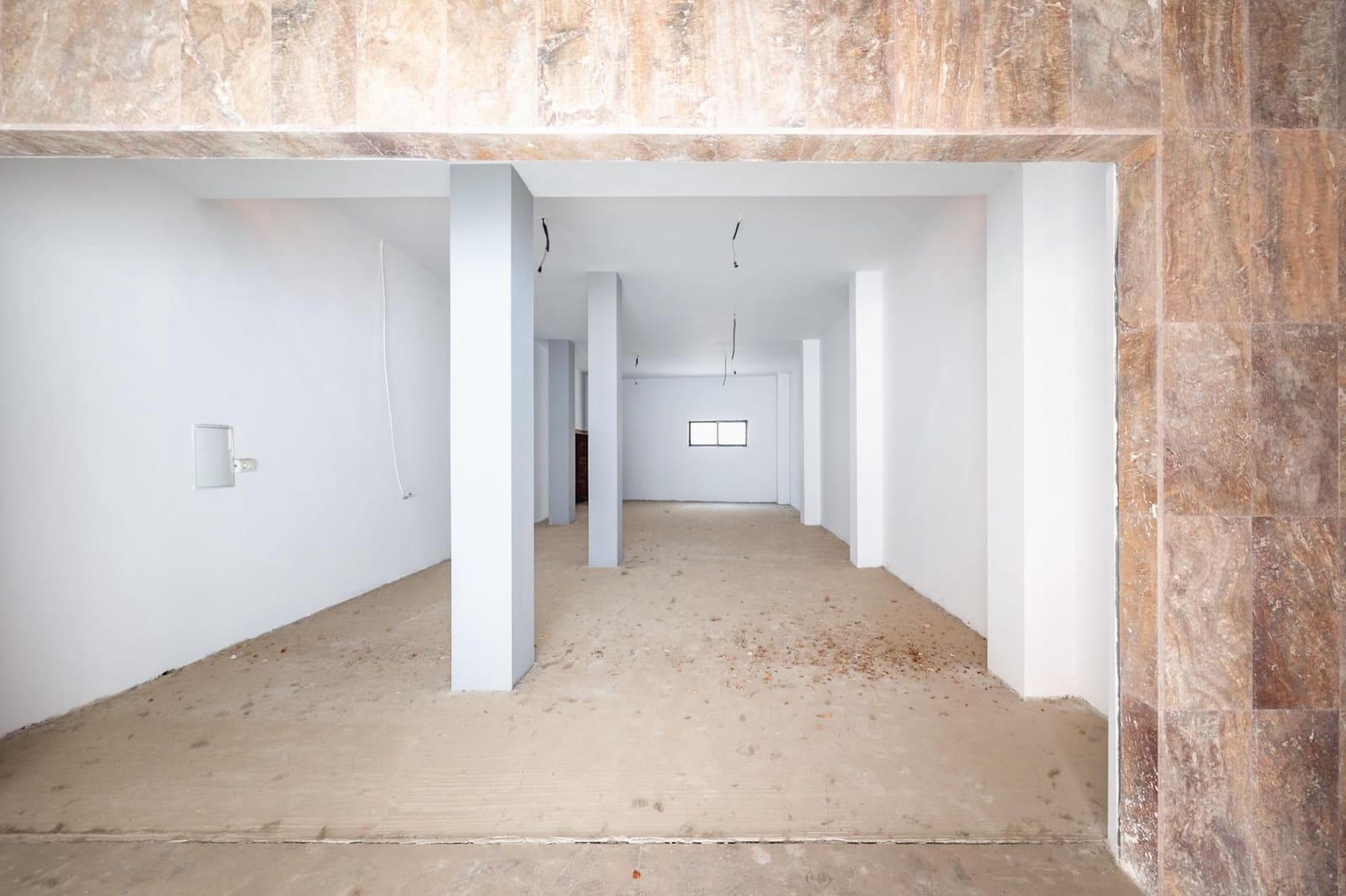 Commercial for sale in Granada city - € 143,000 (Ref: 7467341)